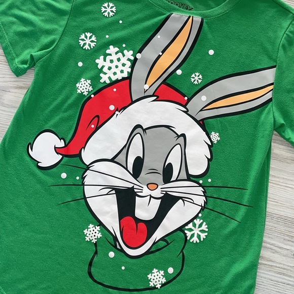 🌟Womens Size Medium Looney Tunes Bugs Bunny Christmas T-Shirt🌟 - Picture 2 of 3